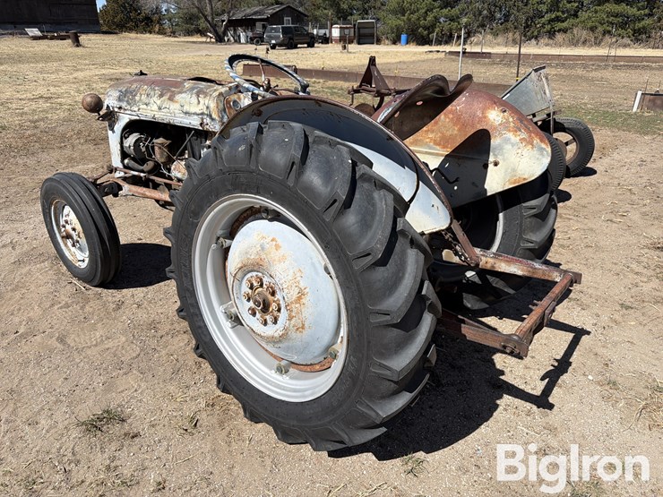 1950-ford-8n-image-7