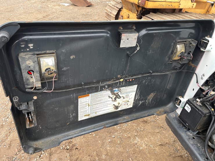 2018-bobcat-t740-image-24