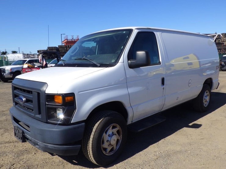 2013-ford-econoline-350-image-2