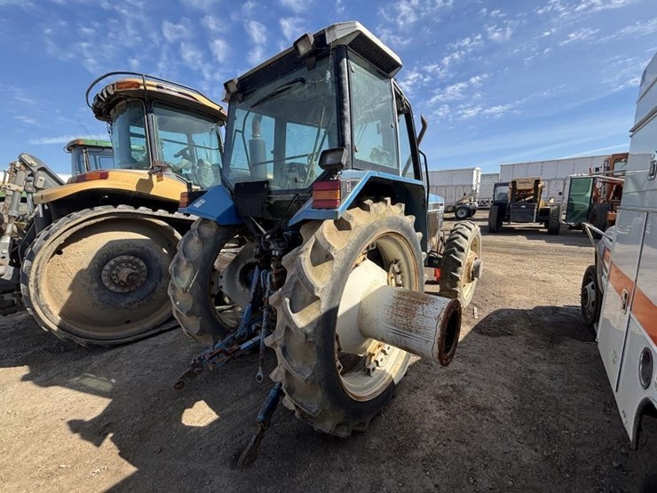 1995-new-holland-8240-image-3