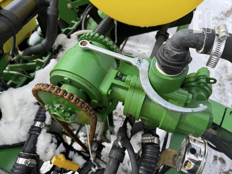 john-deere-1750-image-24