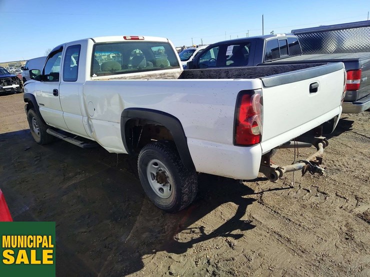 2005-chevrolet-silverado-2500hd-image-2