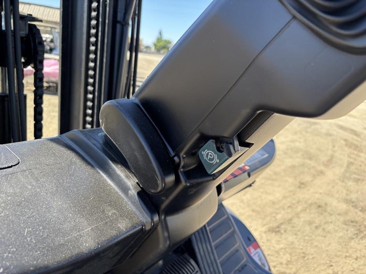 2017-toyota-8fgu30-image-20