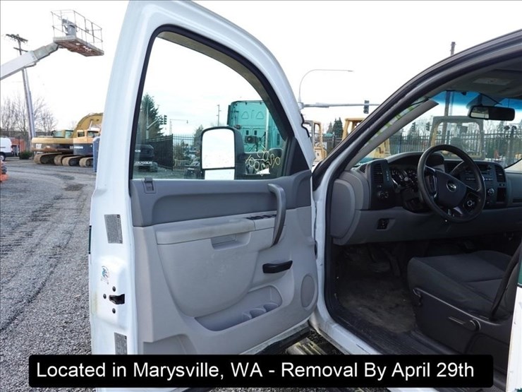 2014-chevrolet-3500-image-7