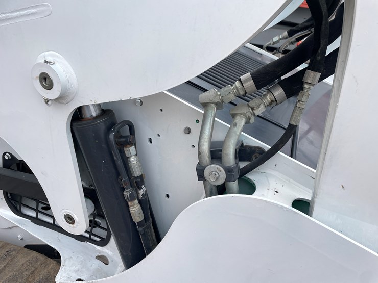 2018-bobcat-t740-image-26