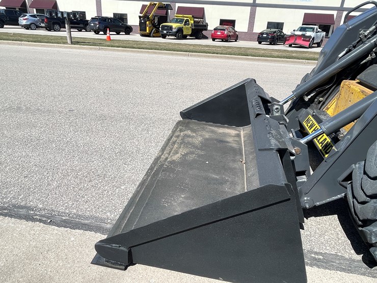 2006-new-holland-l170-image-14