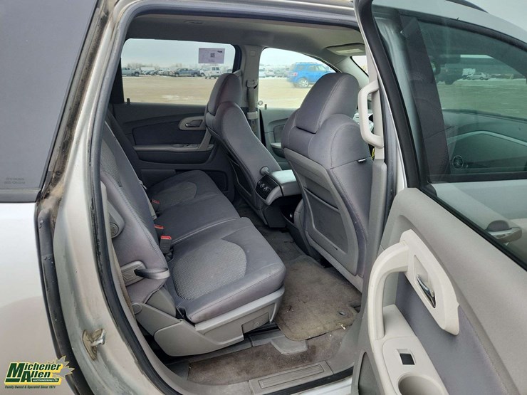 2011-chevrolet-traverse-ls-image-16