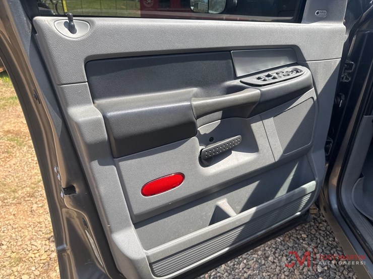 2008-dodge-1500-image-18