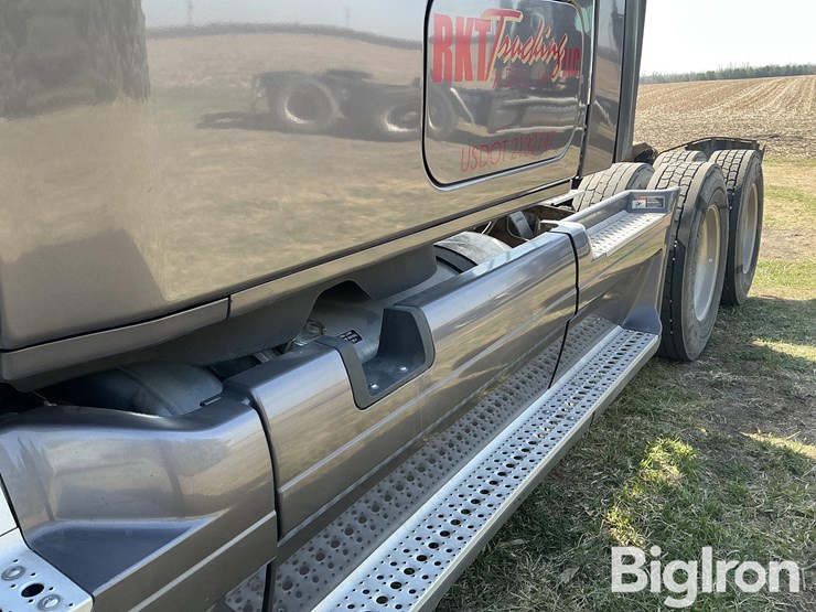 2016-freightliner-cascadia-125-image-13