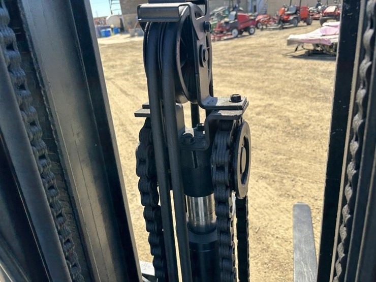 2017-toyota-8fgu30-image-14