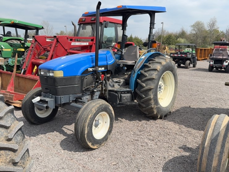 new-holland-tn70-image-1