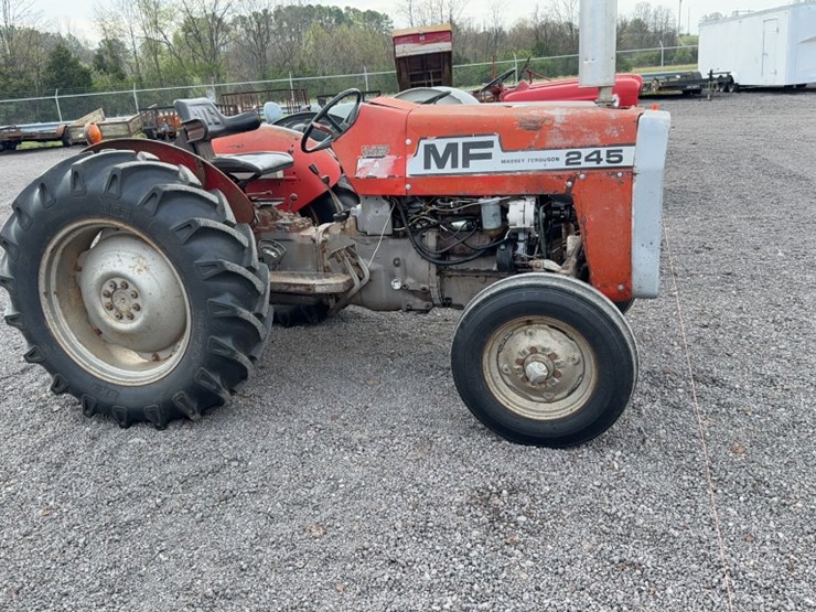 massey-ferguson-245-image-4