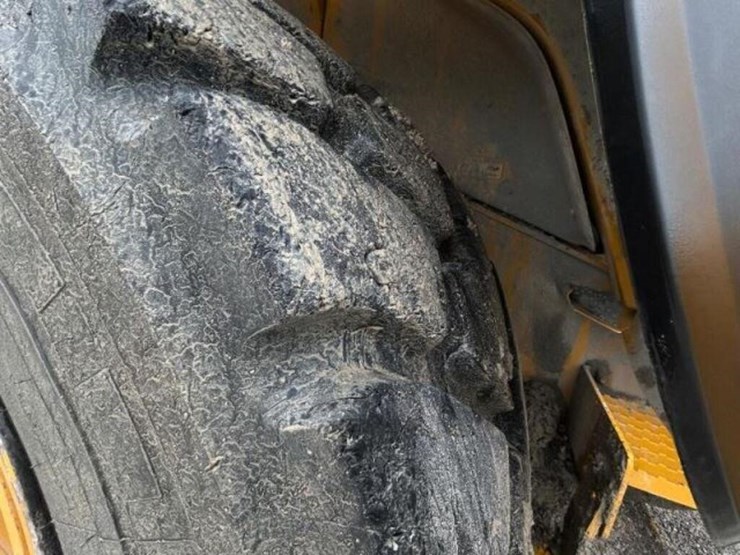 2012-volvo-l220g-image-16