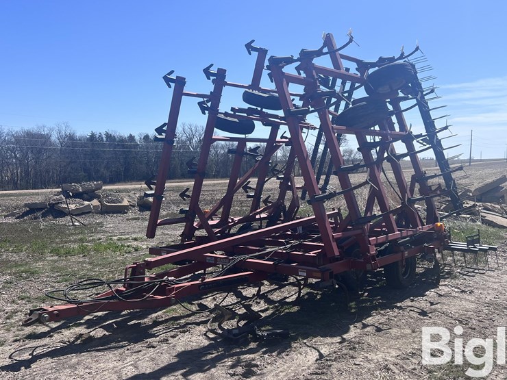 case-ih-4300-image-1