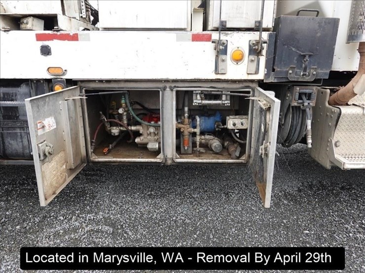 2011-peterbilt-348-image-9