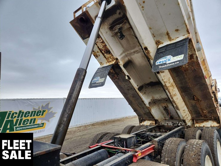 2018-freightliner-m2-106-image-17