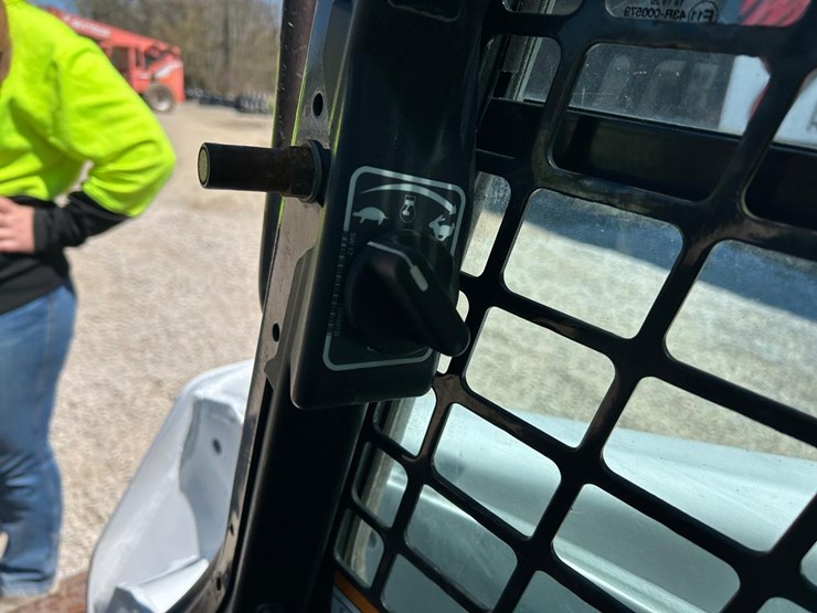 2018-bobcat-t590-image-23