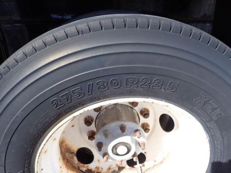 2001-freightliner-fld112-image-40