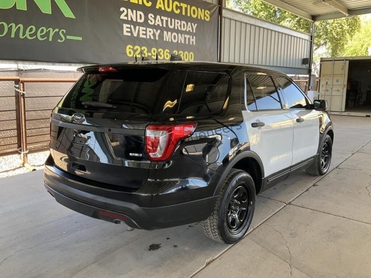 2017-ford-explorer-image-7