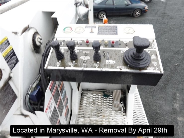 2003-freightliner-fl80-image-15