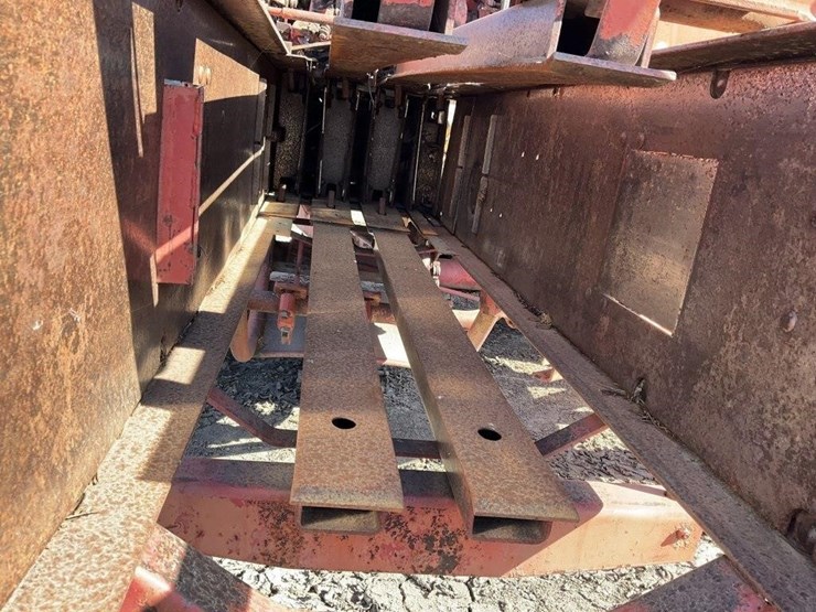 new-holland-500-image-17