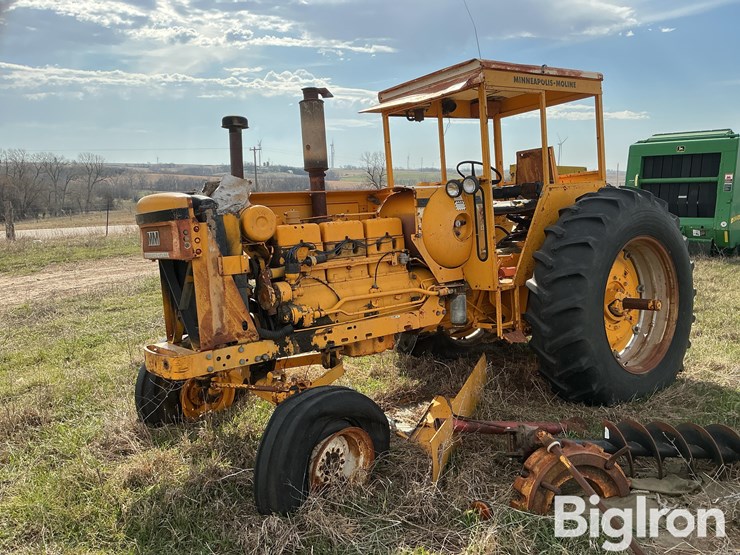 minneapolis-moline-4250-6-2wd-tractor-image-1