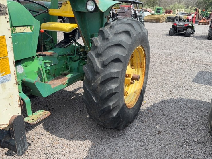 john-deere-2440-image-17