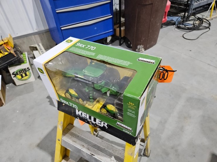 #1000-•-john-deere-9r-770-1/32-die-cast-toy-tractor-image-5