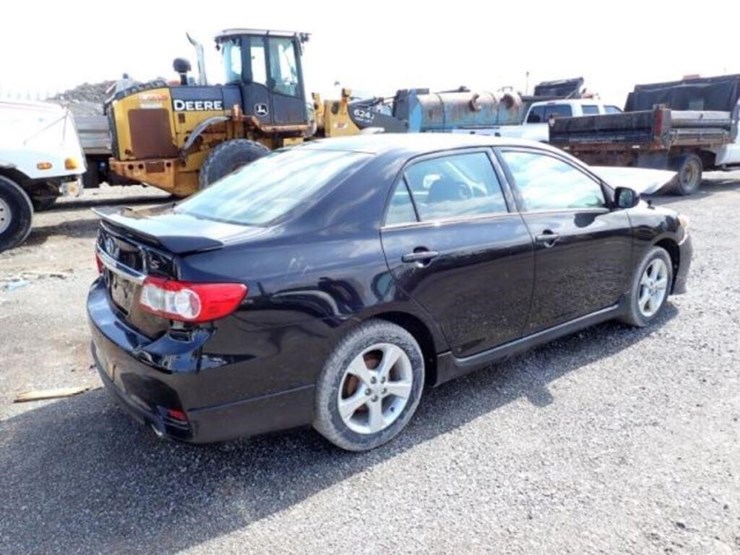damaged-2013-toyota-corolla-sedan-2t1bu4ee1dc92192-image-5