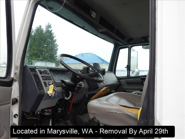 2003-freightliner-fl80-image-27