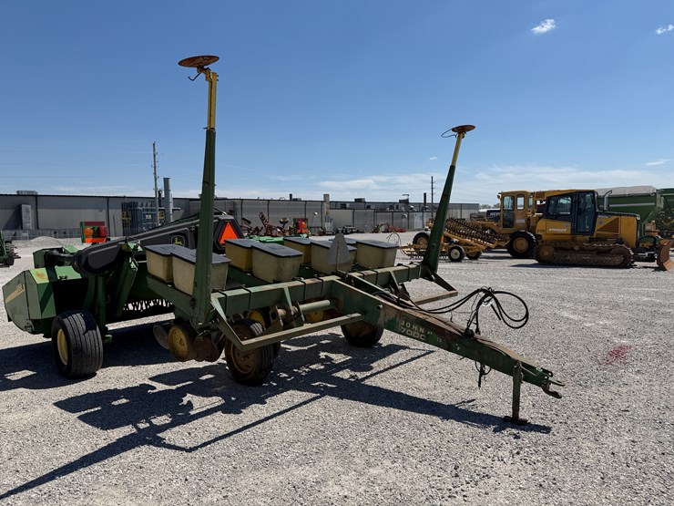 john-deere-7000-image-10