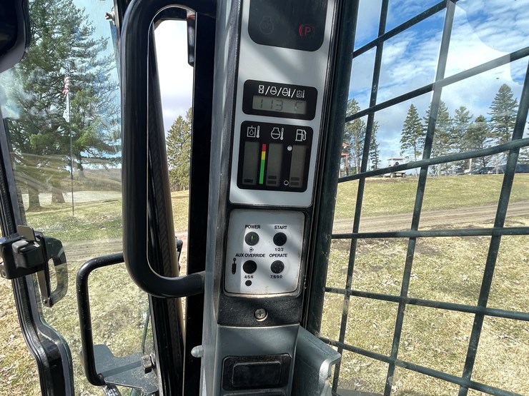 #372-•-2015-new-holland-l225-skid-steer-(scandia,-mn)-image-36