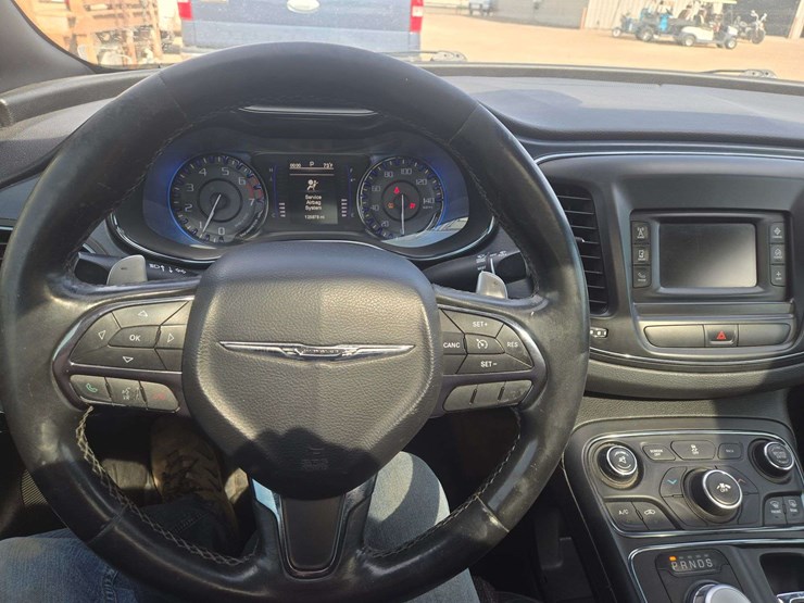 2015-chrysler-200-s-sedan-4d-image-16