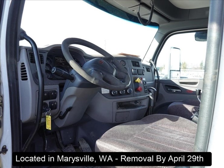 2015-peterbilt-567-image-19