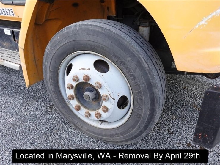 1995-freightliner-fl60-image-22