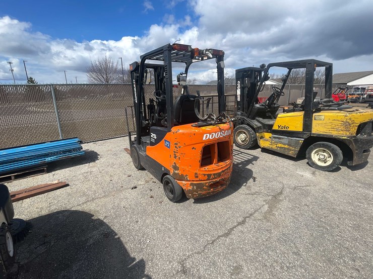 #354-•-doosan-forklift-(neenah,-wi)-image-7