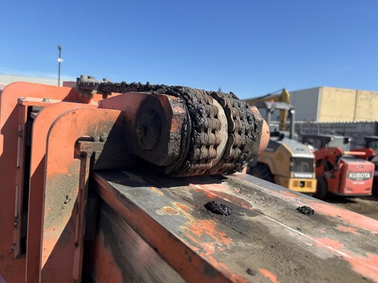 2014-jlg-8042-image-14