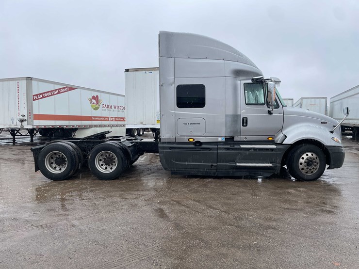 #230-•-2016-international-semi-tractor-(has-wi-title)-(denmark,-wi)-image-4