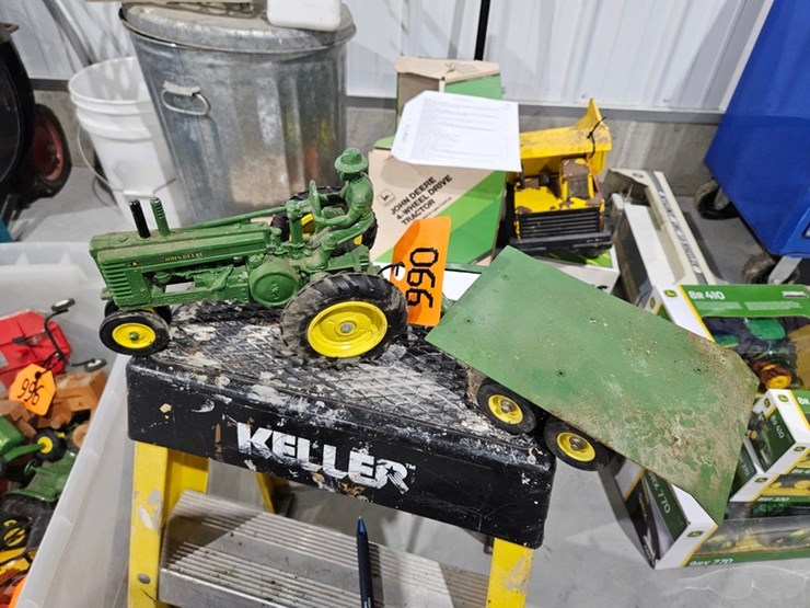 #990-•-john-deere-model-a-1/16-die-cast-toy-tractor-image-9