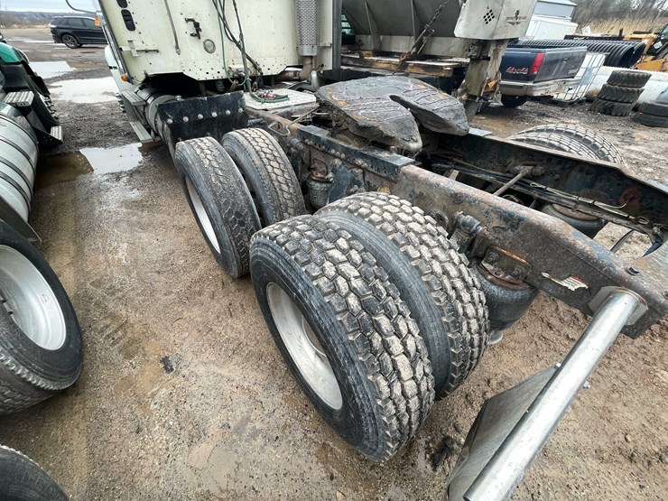 #238-•-2007-freightliner-semi-tractor-(title-in-delay)-(denmark,-wi)-image-27