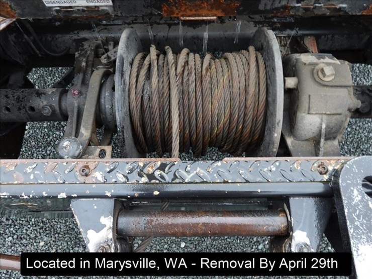 2003-freightliner-fl80-image-40