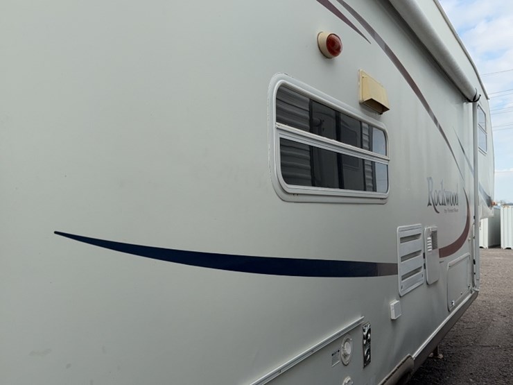#3002-•-2006-rockwood-28'-5th-wheel-camper-image-7