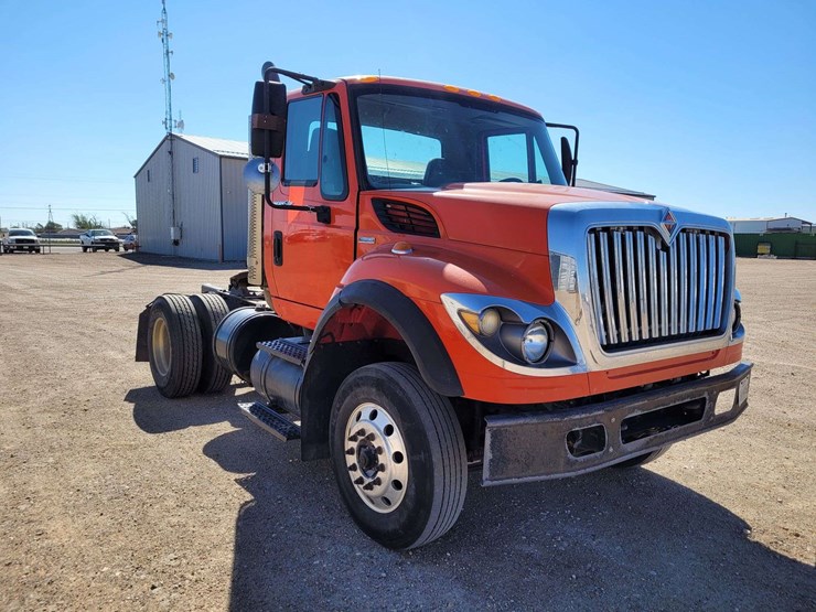 2009-international-tractor-truck-image-3