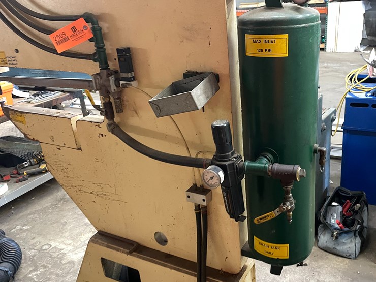 #2509-•-norlok-clincher-machine-(columbia-heights,-mn)-image-6