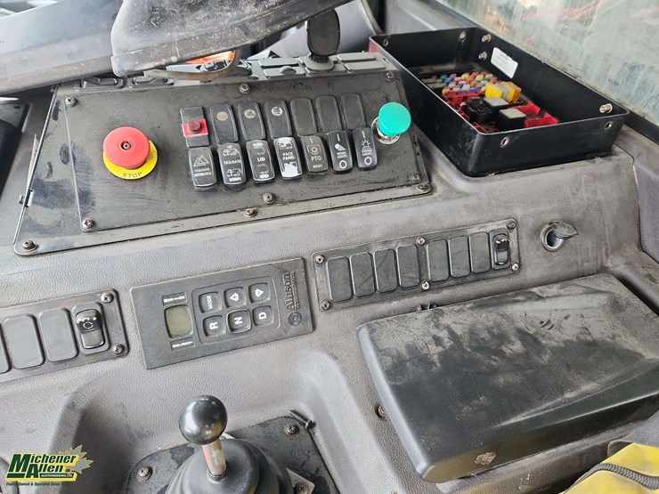 2019-peterbilt-520-image-19