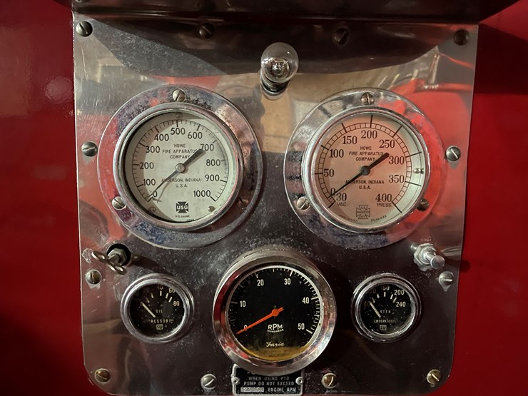 #210-•-1964-chevy-80-(howe)-fire-truck-(no-brakes)-(no-title)-(wakefield,-mi)-image-32