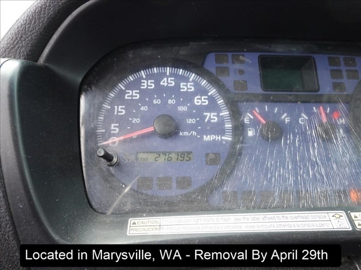 2010-hino-268-image-11