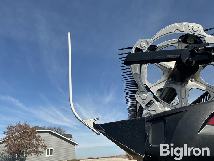 2023-macdon-fd225-flex-draper-head-image-14