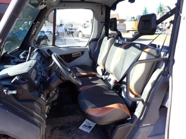 2021-can-am-defender-limited-hd10-4x4-side-by-side-image-21