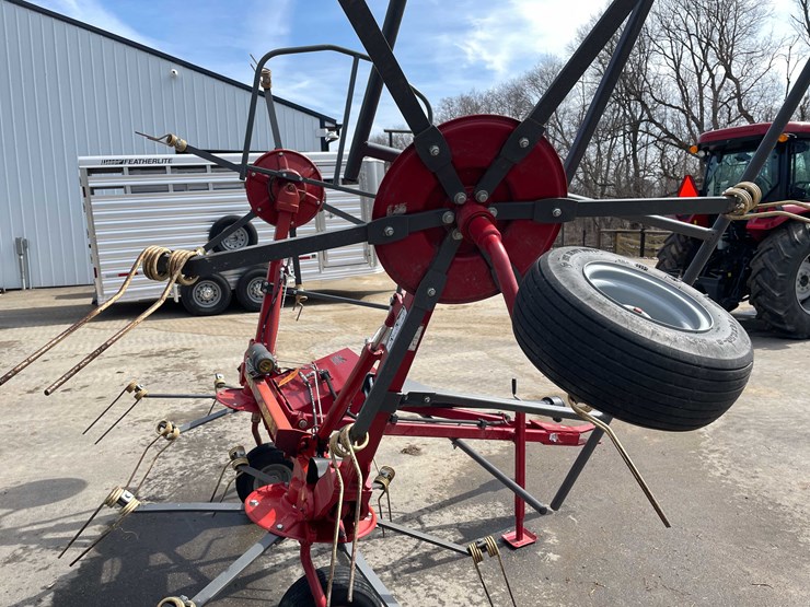 #146-•-h&s-hay-tedder-(stoughton,-wi)-image-21